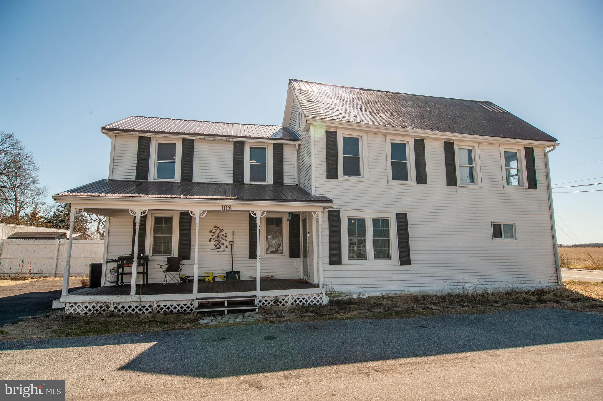 108 Bell Street Dover, DE 19901 - Photo 2 of 14 Front porch