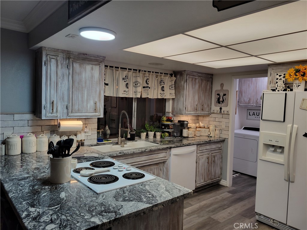 21535 Pine Ridge Avenue Apple Valley, CA 92307 - Photo 11 of 40