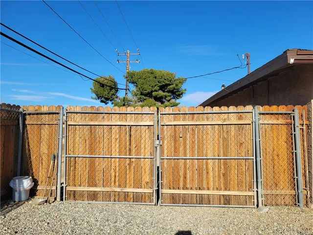 $480,000 | 21535 Pine Ridge Avenue, Apple Valley, CA 92307