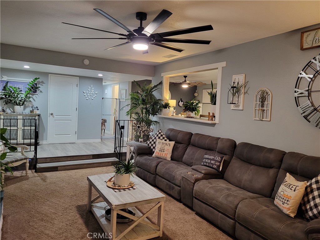 21535 Pine Ridge Avenue Apple Valley, CA 92307 - Photo 5 of 40