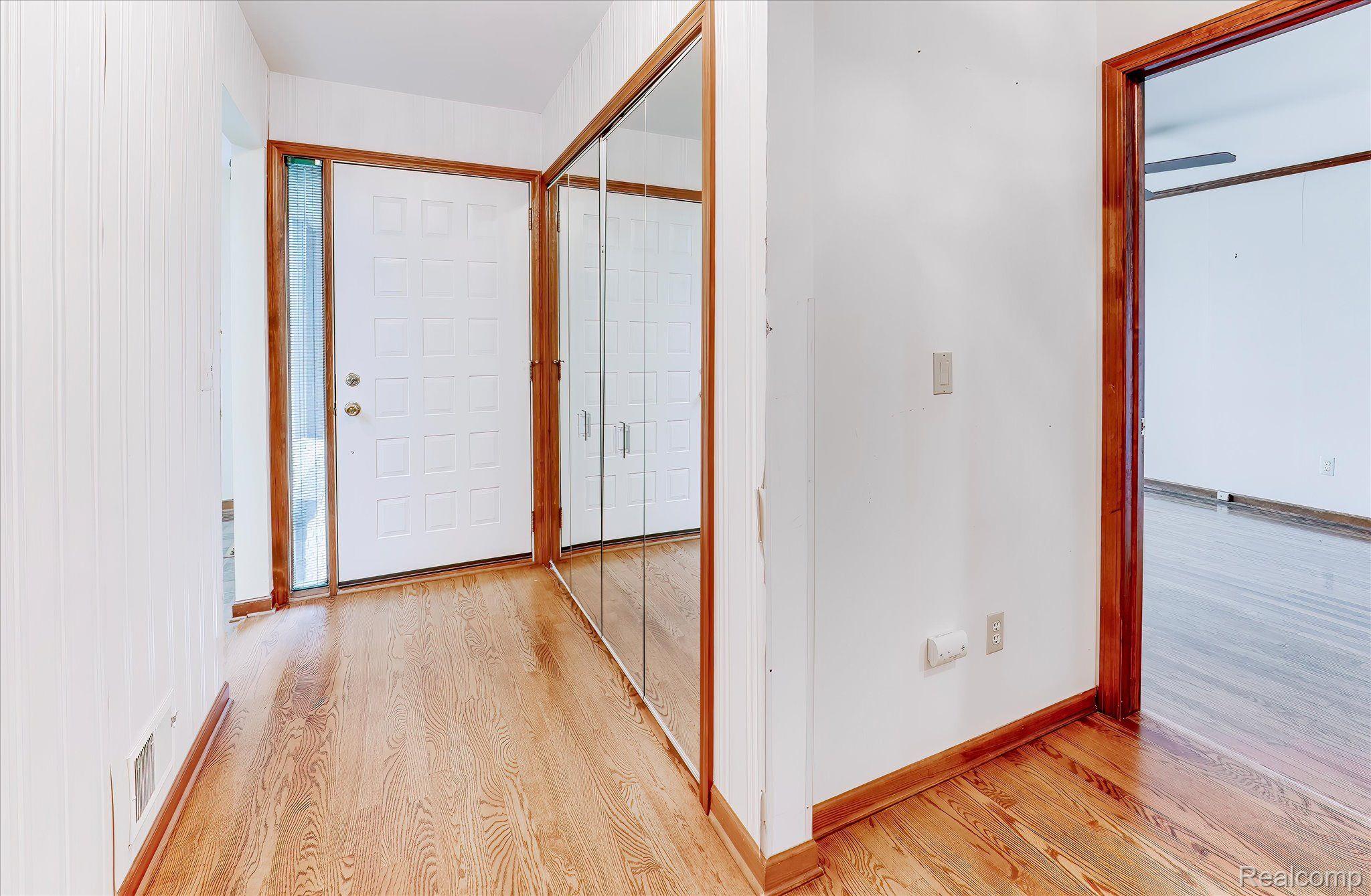 2125 London Bridge Drive Rochester, MI 48307 - Photo 5 of 47 Gallery Image 5