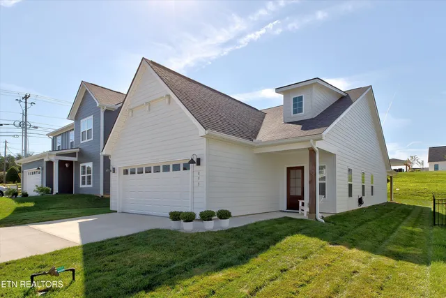 $399,900 | 853 Berry Basket Drive, Knoxville, TN 37924