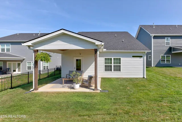 $399,900 | 853 Berry Basket Drive, Knoxville, TN 37924