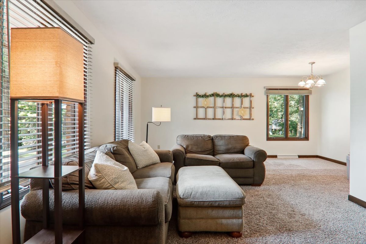 28 Timber Ridge Drive Fairbury, IL 61739 - Photo 3 of 16