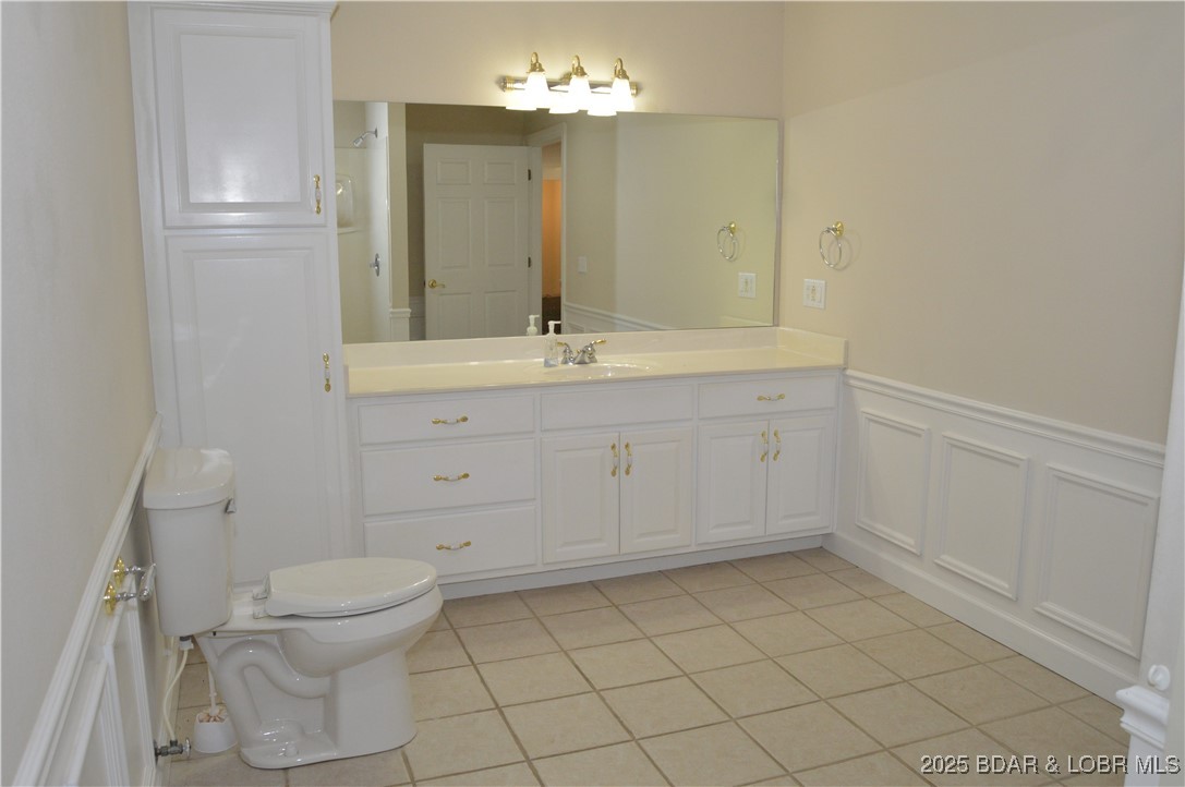 112 Rush Road Eldon, MO 65026 - Photo 28 of 50 Large guest bath has handicap accessibility and to