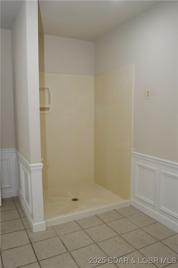 112 Rush Road Eldon, MO 65026 - Photo 29 of 50 Extra large shower in lower level bath
