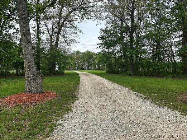 $693,900 | 112 Rush Road, Eldon, MO 65026