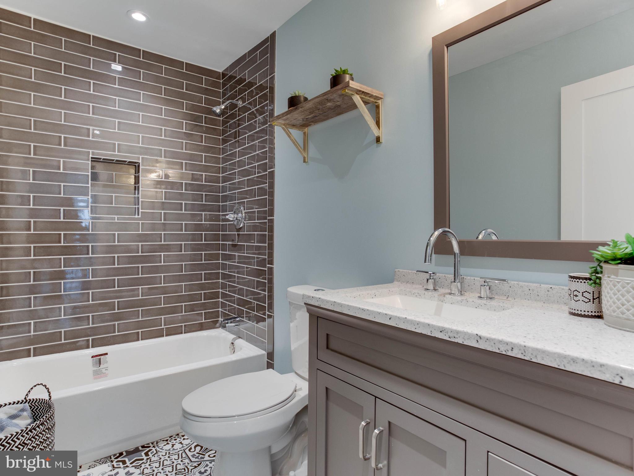 56 Silopanna Road Annapolis, MD 21403 - Photo 3 of 40 Hall bath