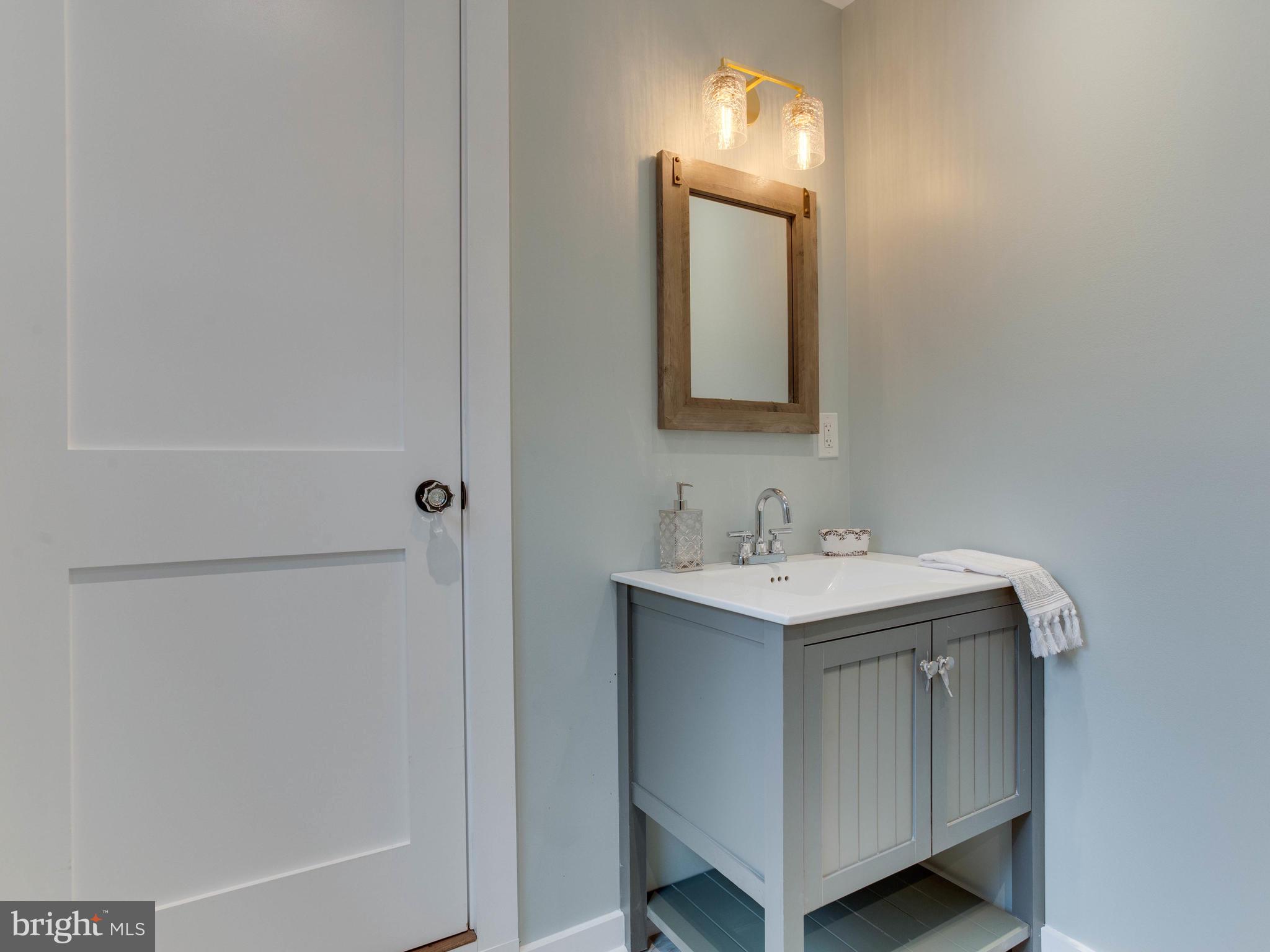 56 Silopanna Road Annapolis, MD 21403 - Photo 22 of 40 Master bath