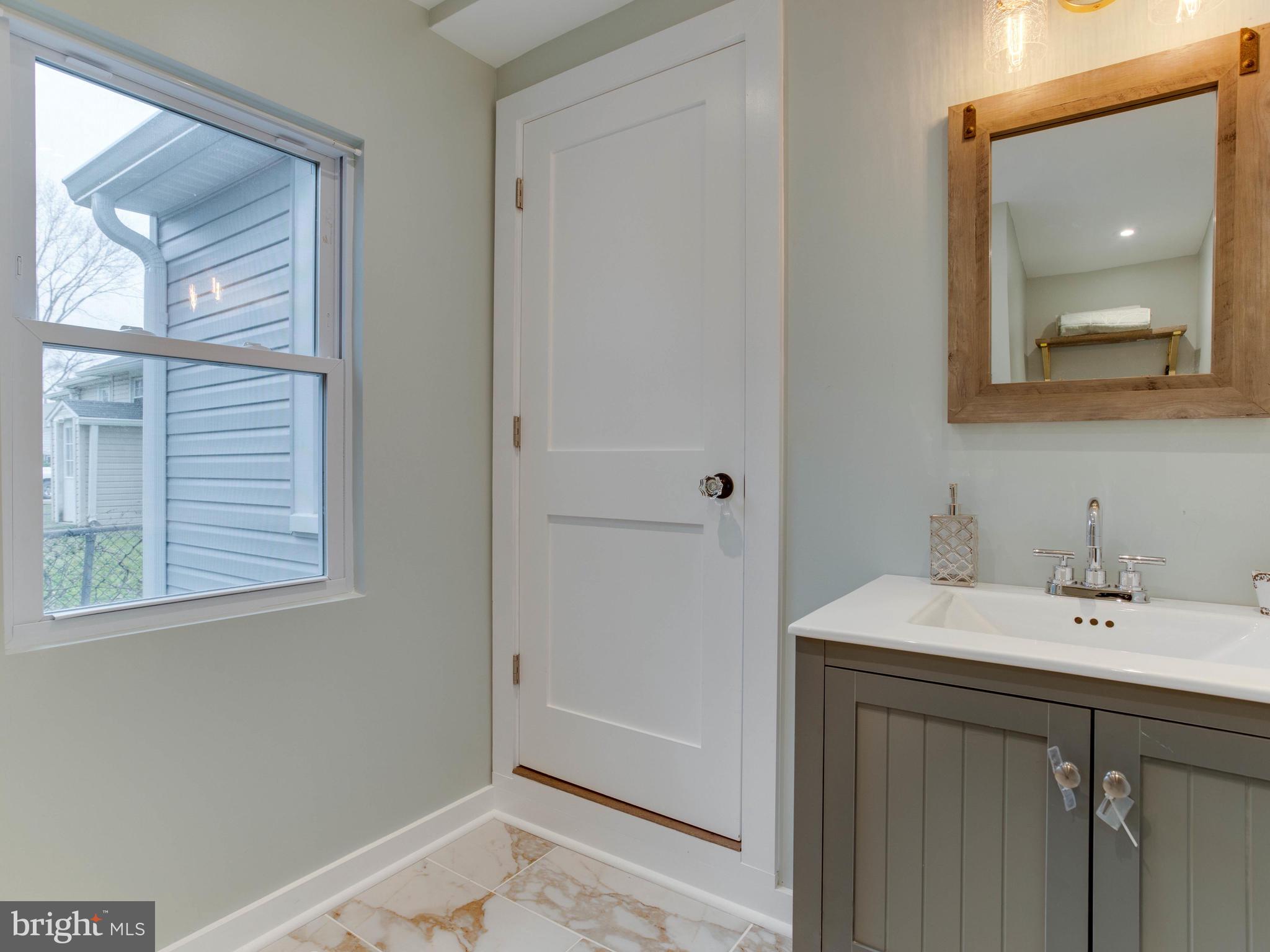 56 Silopanna Road Annapolis, MD 21403 - Photo 23 of 40 Master bath