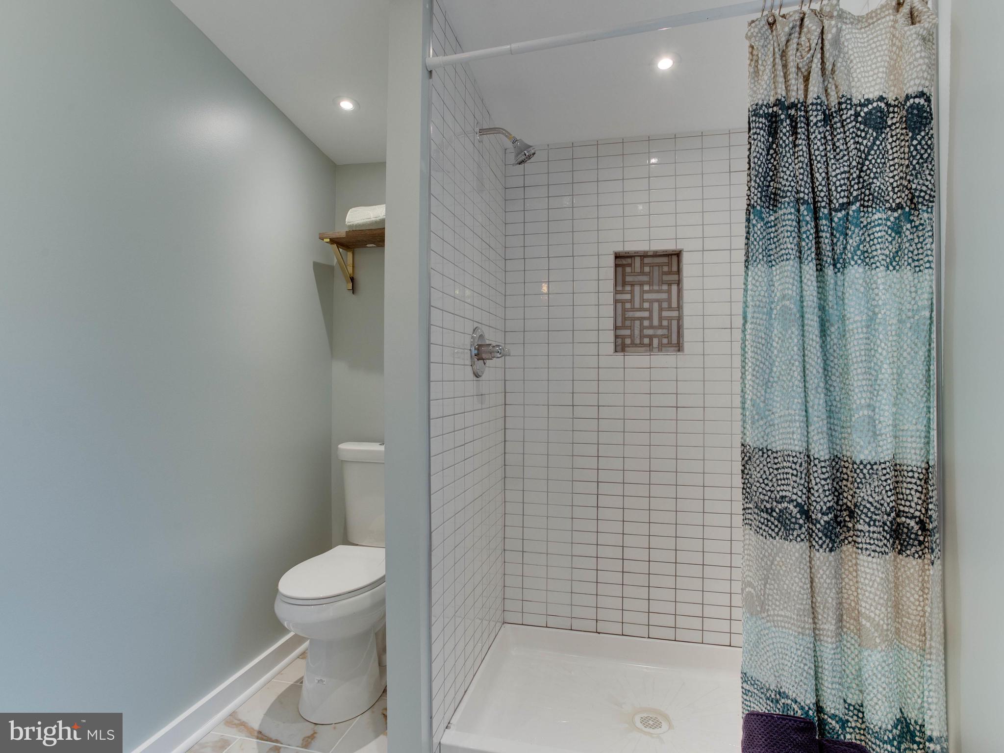 56 Silopanna Road Annapolis, MD 21403 - Photo 5 of 40 Master bath