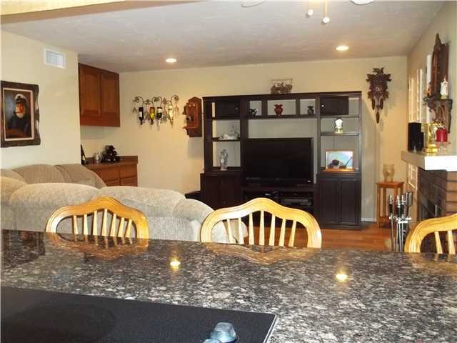 13666 Quinton Road San Diego, CA 92129 - Photo 5 of 25 Spacious Family Room With Kitchen Counter Bar/Eating Area
