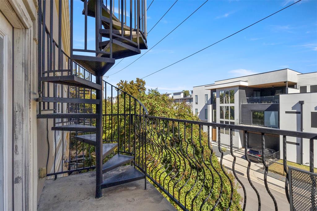 5617 Bryan Parkway, Unit 2 Dallas, TX 75206 - Photo 22 of 33 a view of entryway with a front door