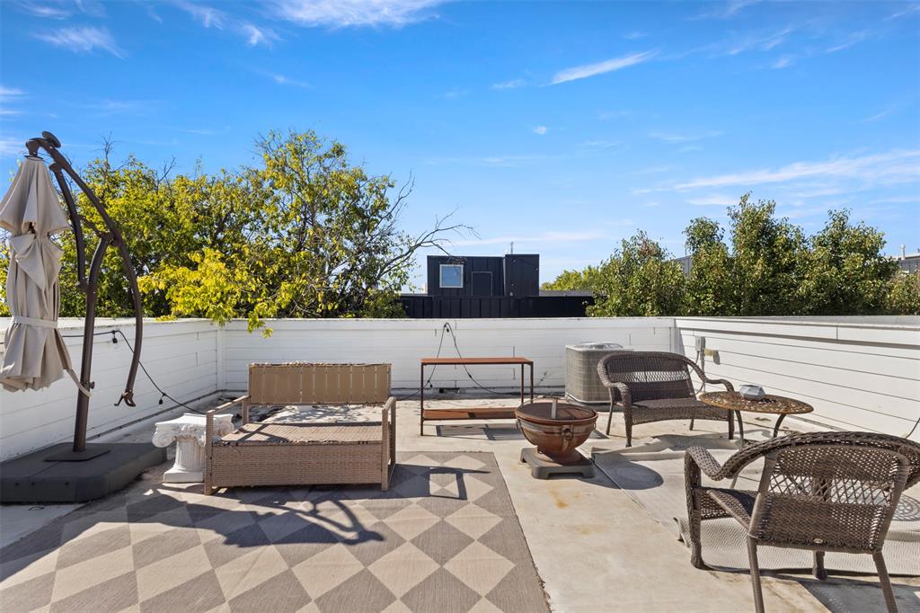 5617 Bryan Parkway, Unit 2 Dallas, TX 75206 - Photo 24 of 33 a view of a patio with chairs and a table