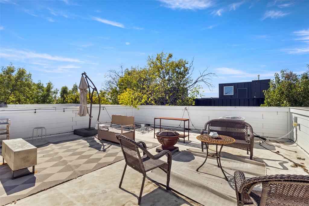 5617 Bryan Parkway, Unit 2 Dallas, TX 75206 - Photo 25 of 33 a view of a patio with couple of chairs