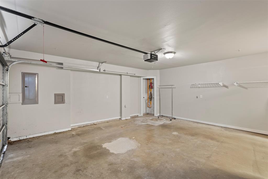 5617 Bryan Parkway, Unit 2 Dallas, TX 75206 - Photo 27 of 33 a view of an empty room