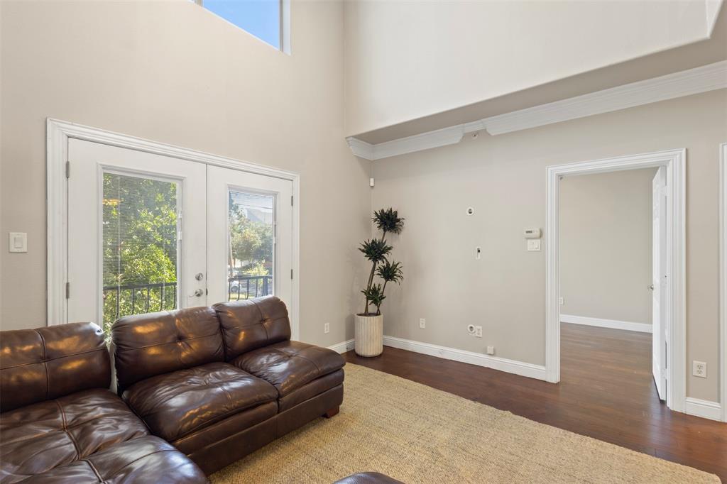 5617 Bryan Parkway, Unit 2 Dallas, TX 75206 - Photo 6 of 33 a living room with furniture and a window