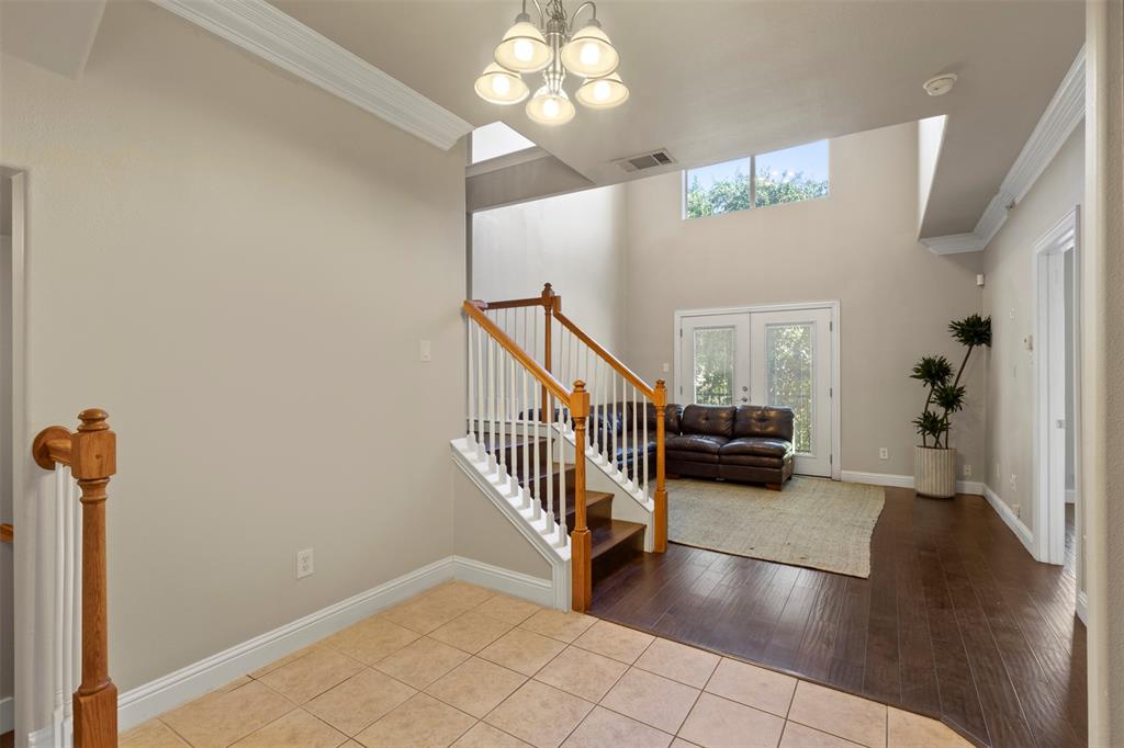 5617 Bryan Parkway, Unit 2 Dallas, TX 75206 - Photo 10 of 33 a view of entryway with livingroom