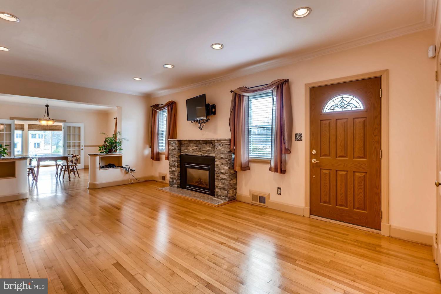 7602 Chapman Road Kingsville, MD 21087 - Photo 3 of 29 Beautiful hardwood flooring