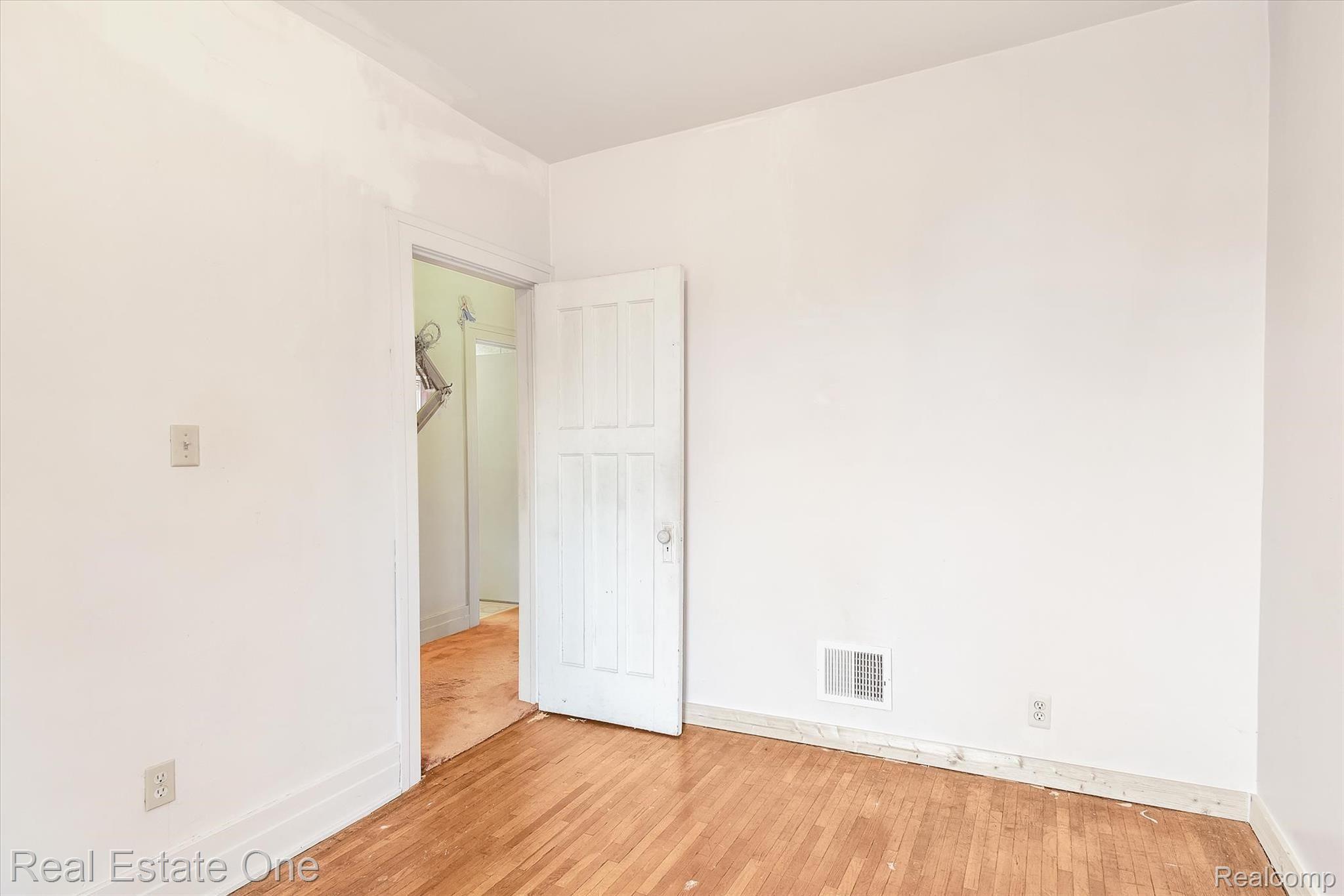 133 Leroy Street River Rouge, MI 48218 - Photo 16 of 31 133-Le-Roy-WindowStill-Real-Estate-Photography-23.jpg