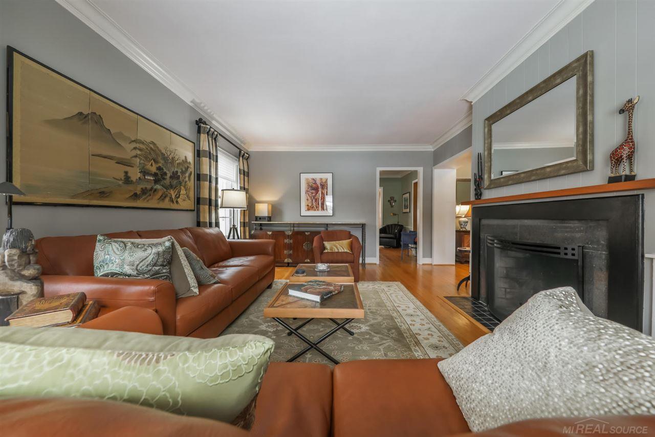 318 Fisher Road Grosse Pointe, MI 48230 - Photo 9 of 43 50005538-8.JPG