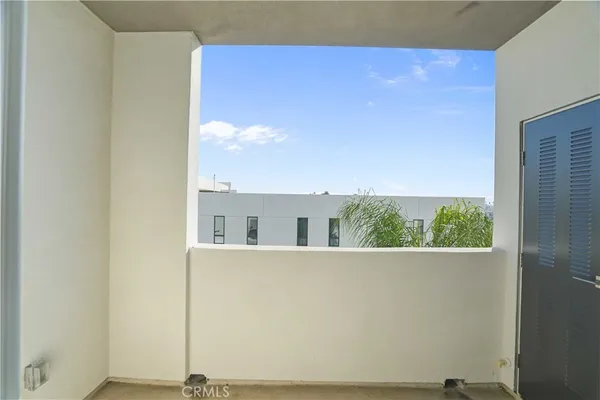 $1,920 | 8750 Sepulveda Boulevard, Unit 408, North Hills, CA 91343