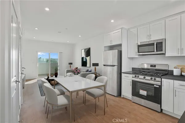 $1,920 | 8750 Sepulveda Boulevard, Unit 408, North Hills, CA 91343