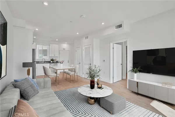 $1,920 | 8750 Sepulveda Boulevard, Unit 408, North Hills, CA 91343