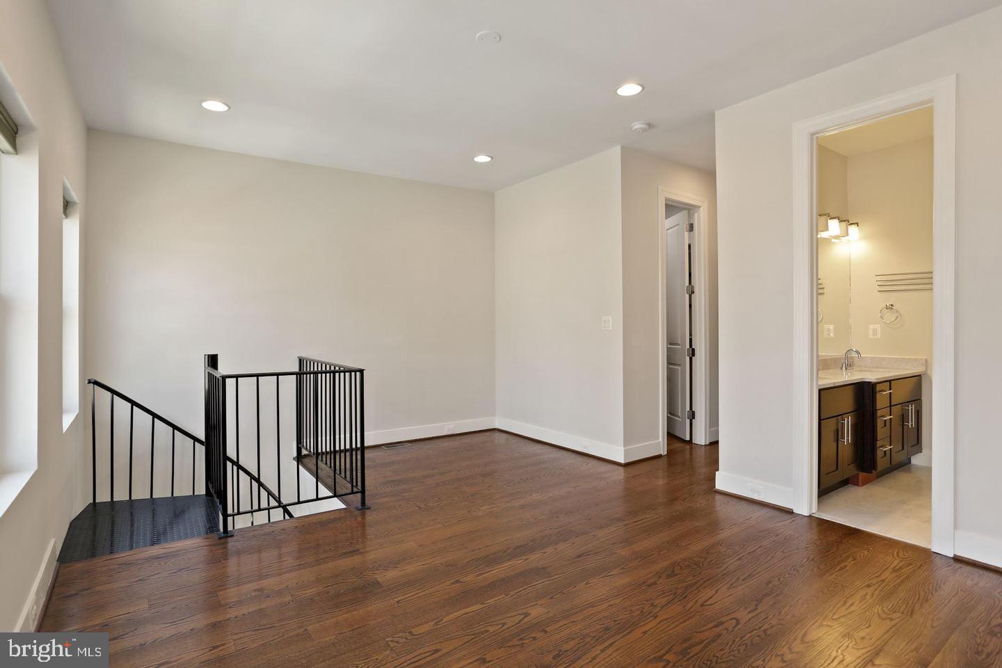 224 R Street Northeast, Unit 2 Washington, DC 20002 - Photo 17 of 34 Primary Suite