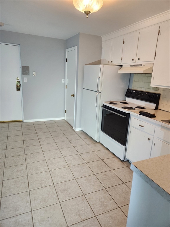 29 Sherman Street, Unit 1 Foxboro, MA 02035 - Photo 4 of 16 a kitchen with cabinets and appliances