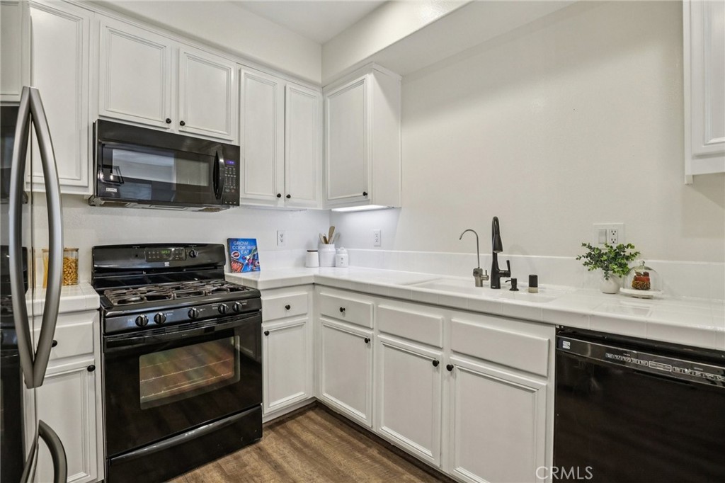 15 Whitworth Street Ladera Ranch, CA 92694 - Photo 7 of 57 Kitchen Ladera Ranch, CA 92694