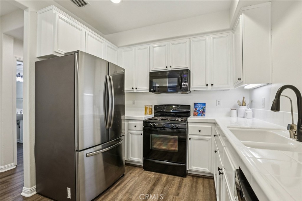 15 Whitworth Street Ladera Ranch, CA 92694 - Photo 9 of 57 Kitchen Ladera Ranch, CA 92694