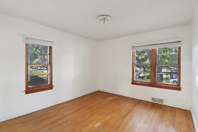 $2,350 | 1514 North Freund Avenue, McHenry, IL 60050