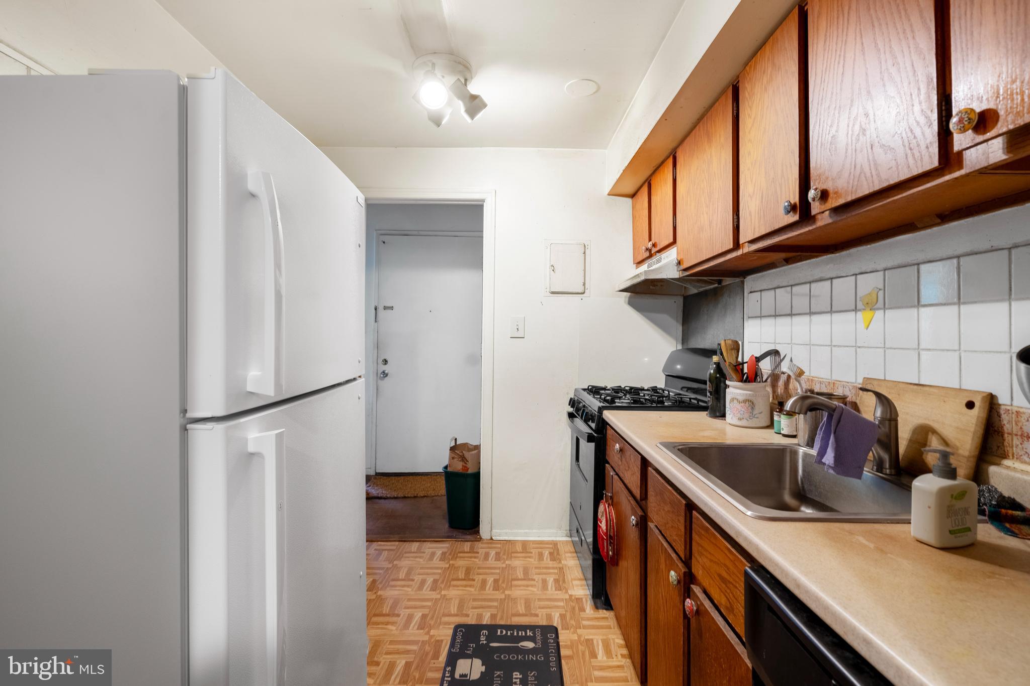 126 Haycock Road, Unit B4 Falls Church, VA 22046 - Photo 6 of 8
