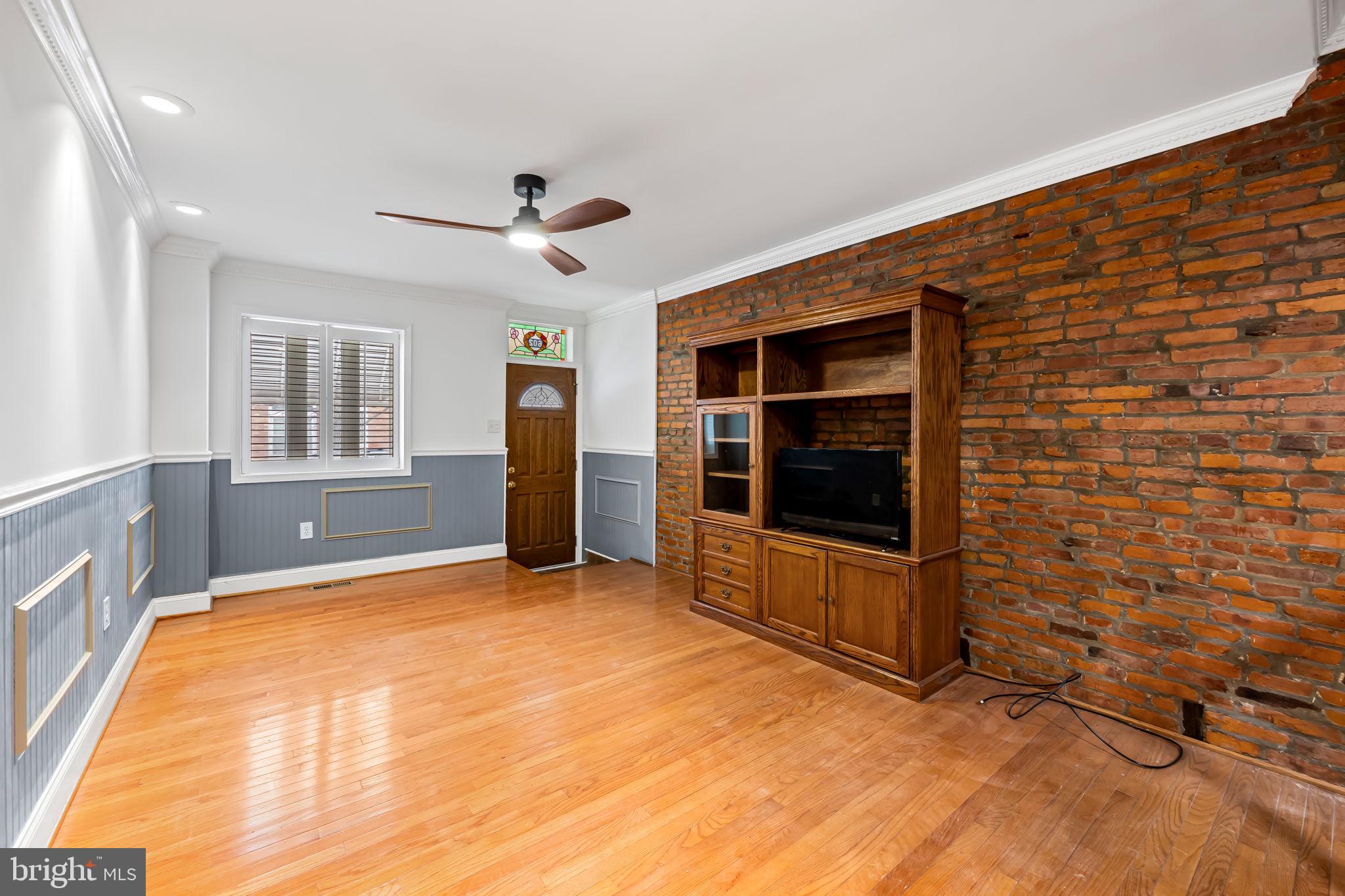 602 South Curley Street Baltimore, MD 21224 - Photo 4 of 27 Living Room