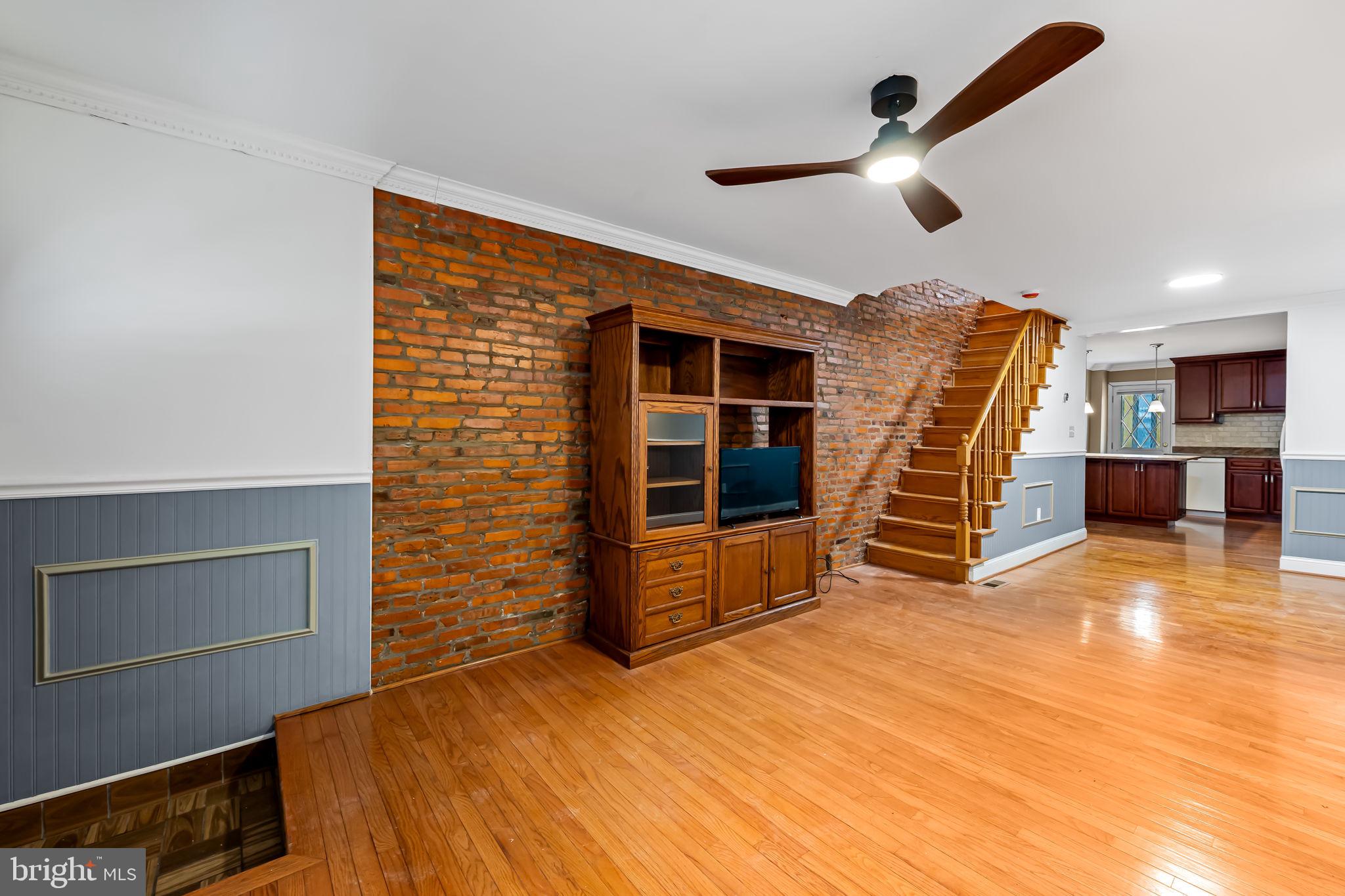 602 South Curley Street Baltimore, MD 21224 - Photo 5 of 27 Living Room