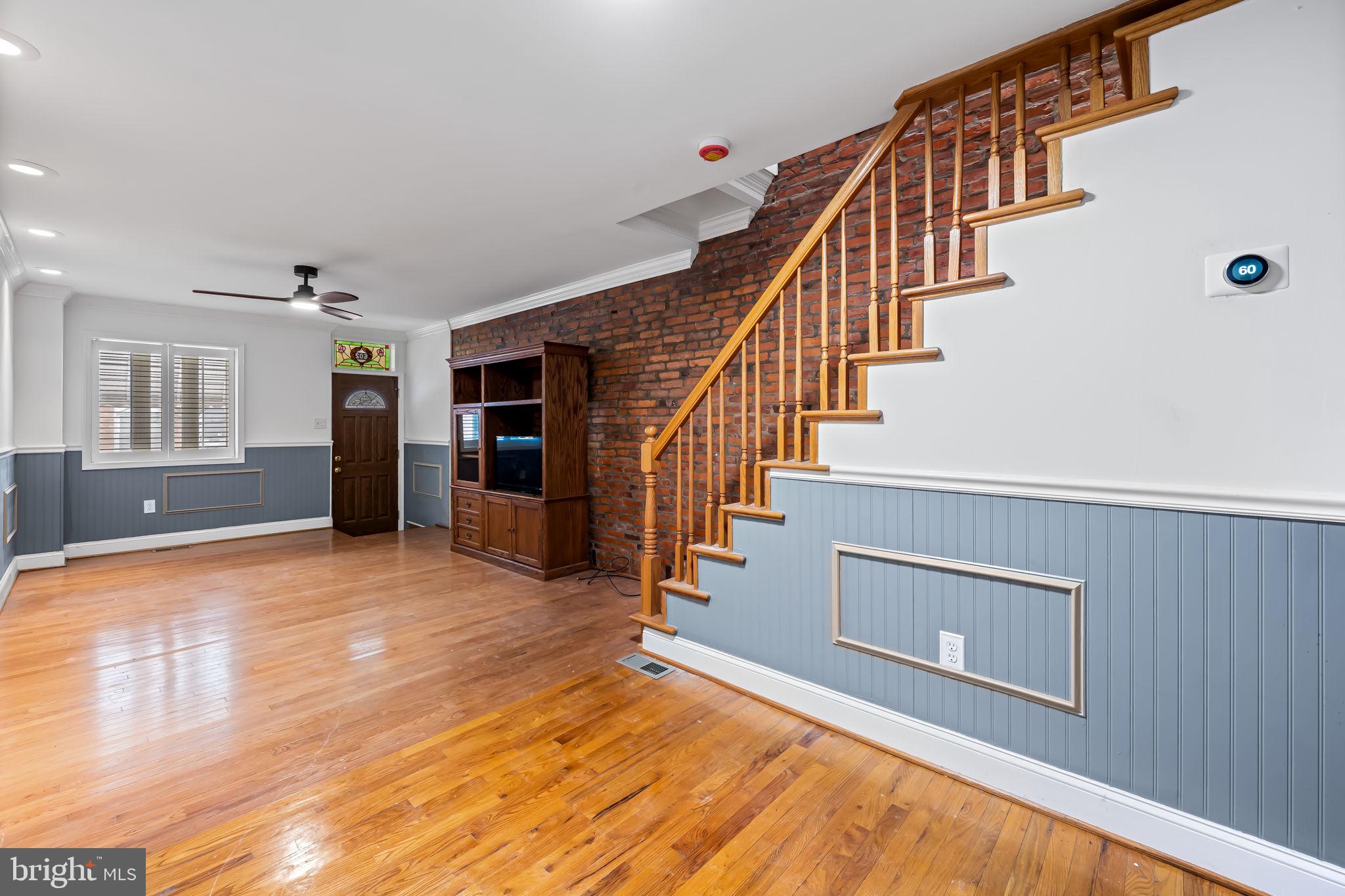 602 South Curley Street Baltimore, MD 21224 - Photo 6 of 27 Living Room