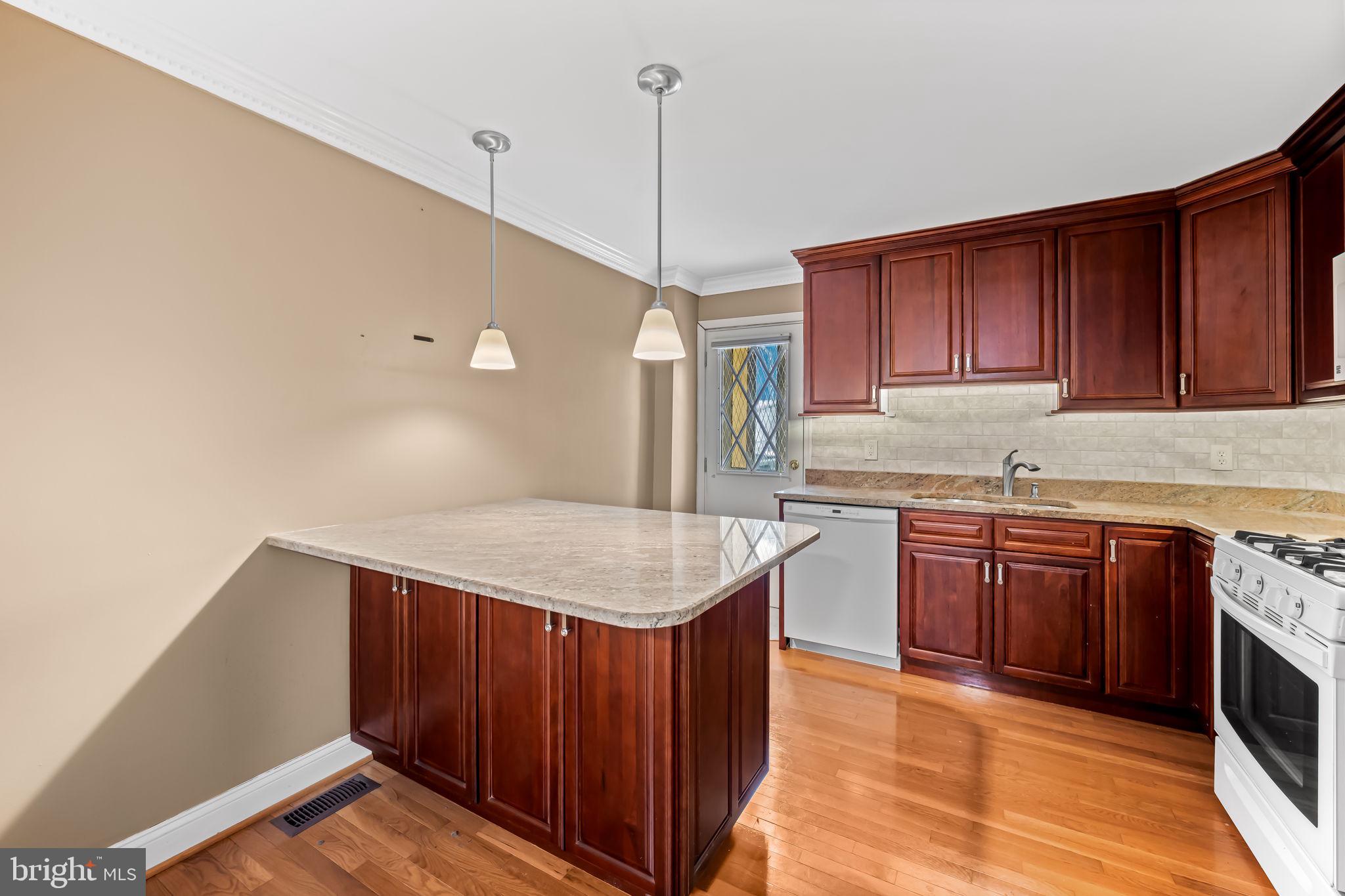 602 South Curley Street Baltimore, MD 21224 - Photo 10 of 27 Kitchen