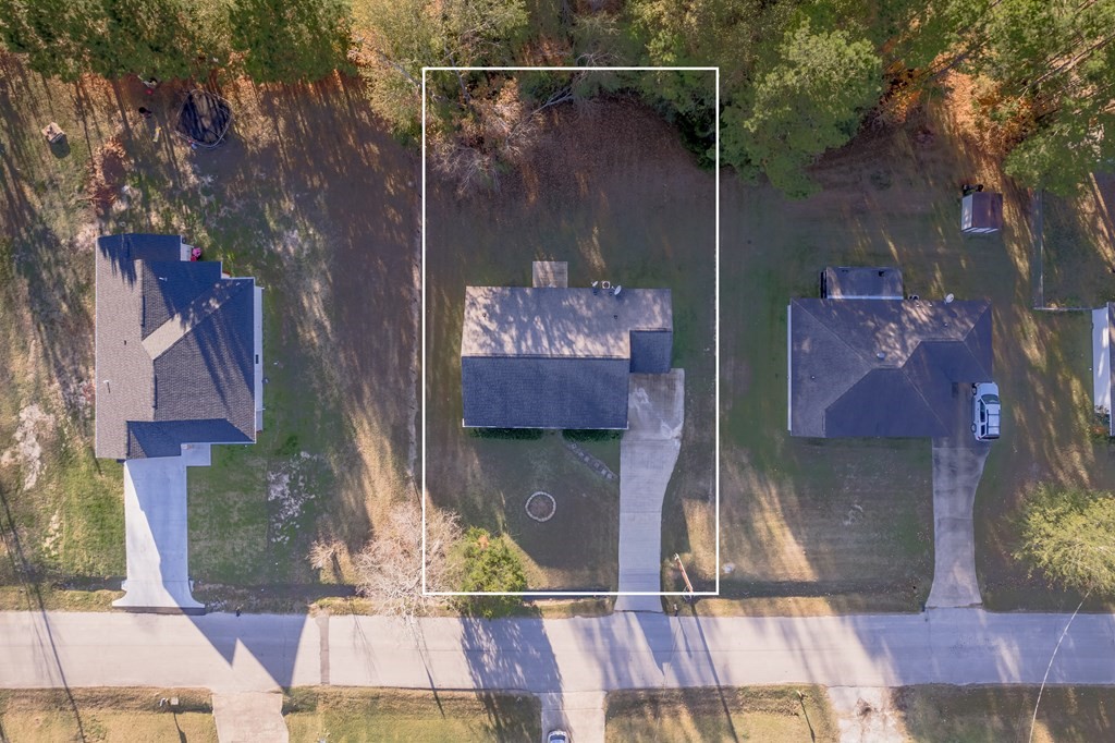 111 Hemlock Road Lufkin, TX 75901 - Photo 3 of 41 a view of entryway with a small yard