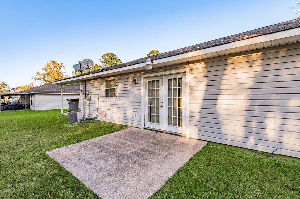 111 Hemlock Road Lufkin, TX 75901 - Photo 37 of 41 a view of a house with a backyard