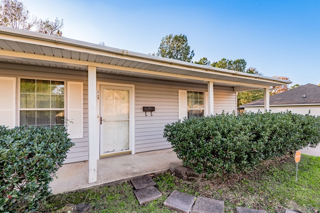111 Hemlock Road Lufkin, TX 75901 - Photo 5 of 41 front view of a house