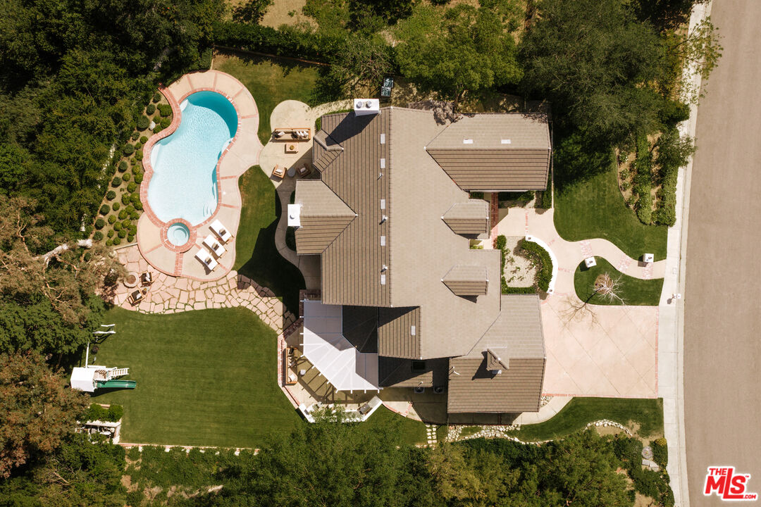 24049 Chestnut Way Calabasas, CA 91302 - Photo 34 of 37