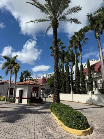 $2,300 | 6705 North Kendall Drive, Unit 314, Pinecrest, FL 33156