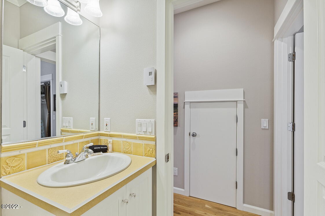 2140 Overleaf Loop Yachats, OR 97498 - Photo 19 of 29 Bathroom 2