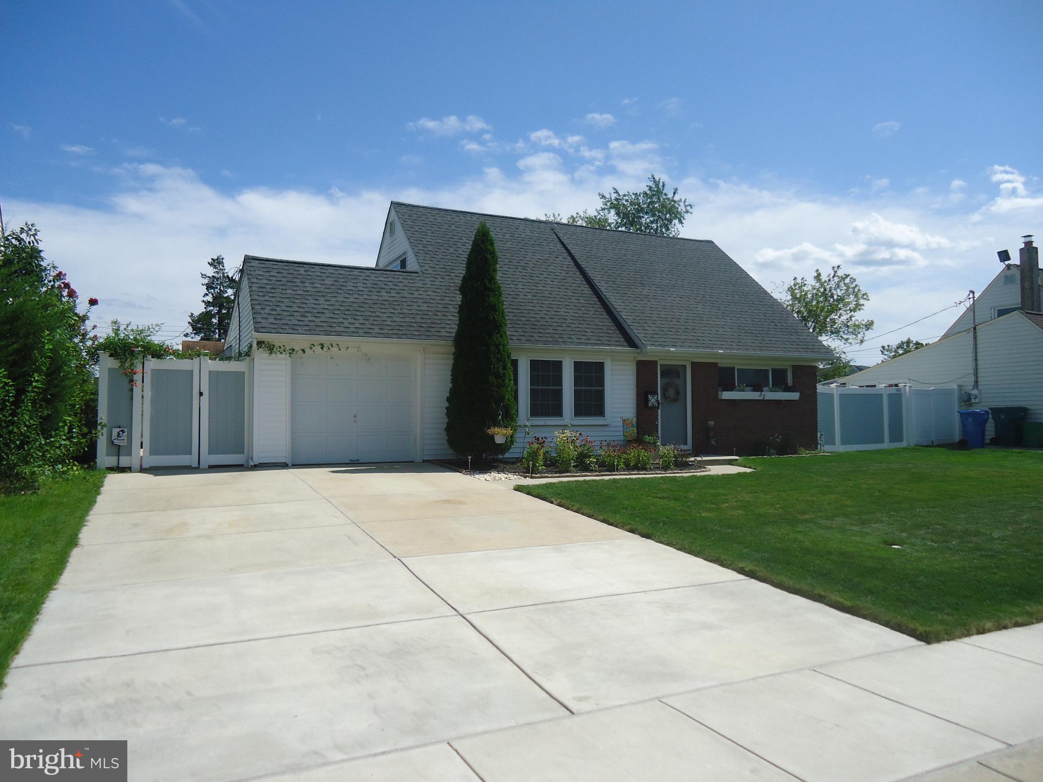 32 Island Road Levittown, PA 19057 - Photo 2 of 32 Exterior Front