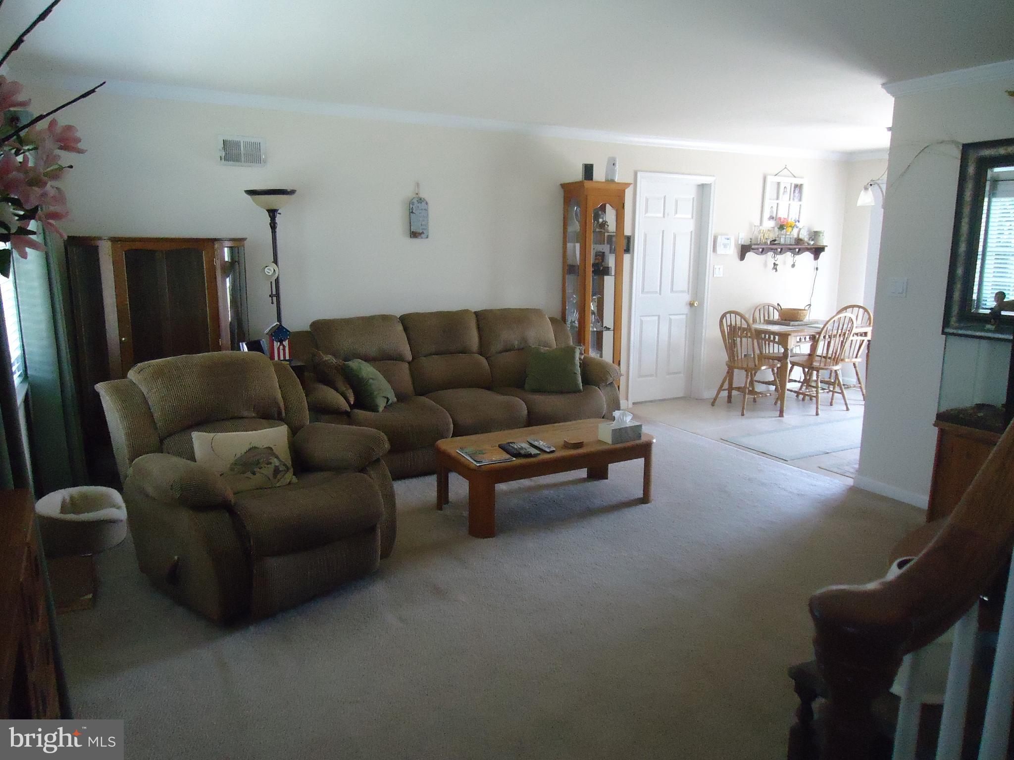 32 Island Road Levittown, PA 19057 - Photo 11 of 32 Living Room