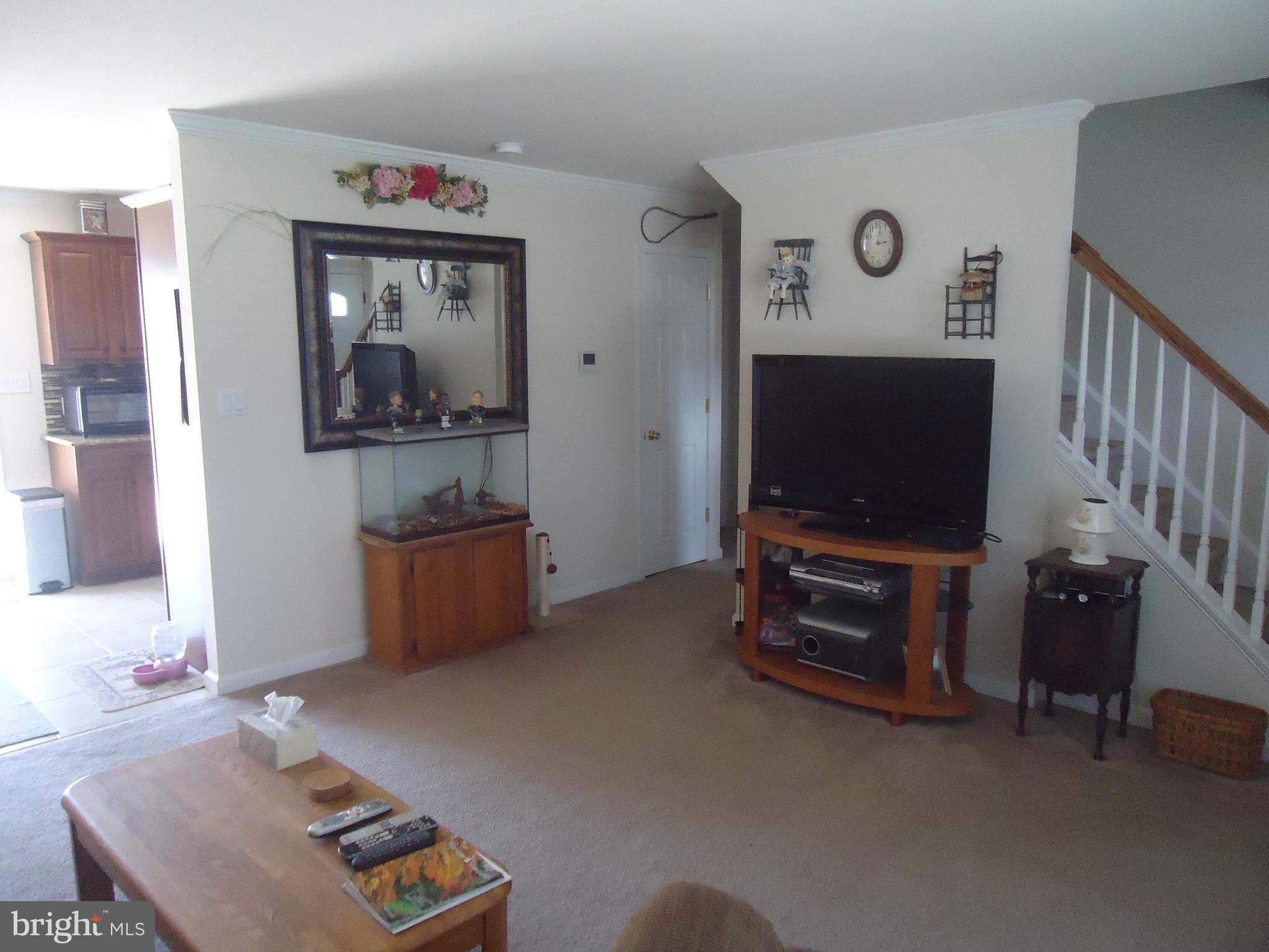 32 Island Road Levittown, PA 19057 - Photo 12 of 32 Living Room