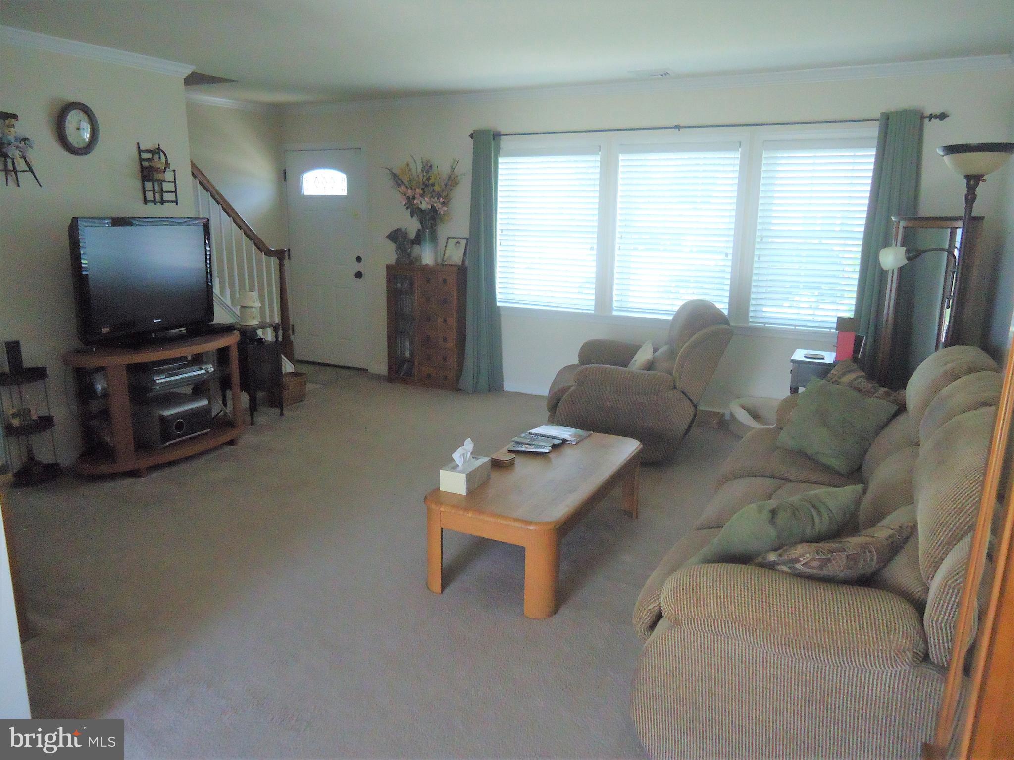 32 Island Road Levittown, PA 19057 - Photo 13 of 32 Living Room