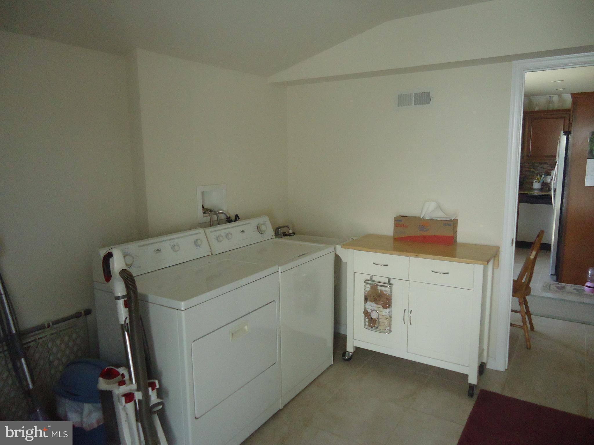 32 Island Road Levittown, PA 19057 - Photo 20 of 32 Laundry/Mud Room