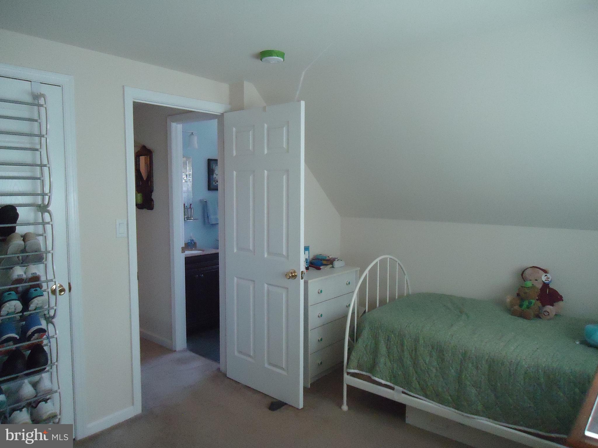 32 Island Road Levittown, PA 19057 - Photo 30 of 32 Upstairs Bedroom 4